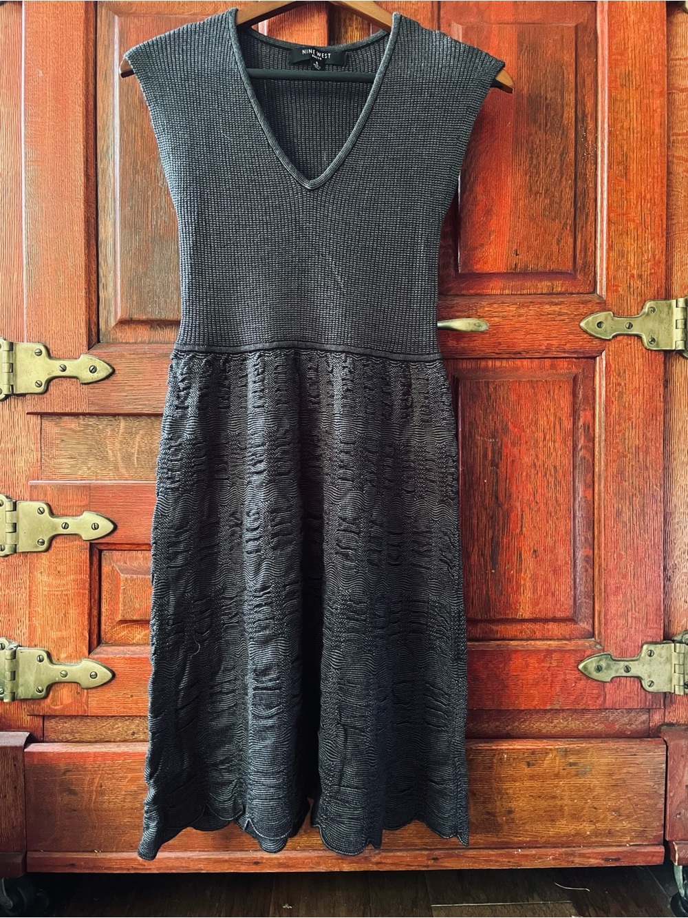 Ann Taylor Indigo Navy Textured Knit V‑Neck Midi Dress S-M